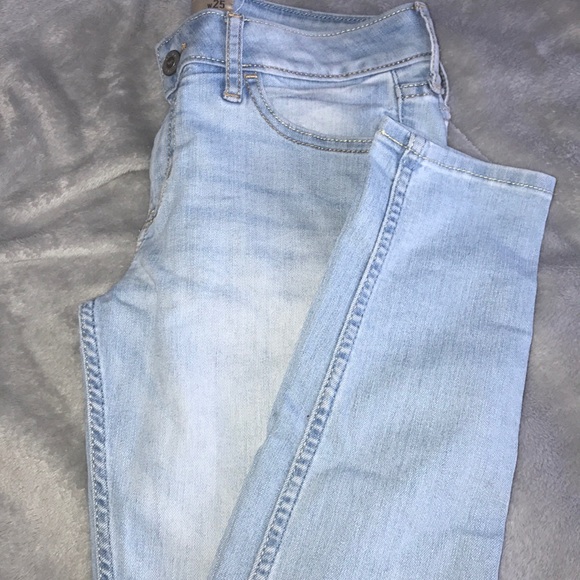 Light wash skinny jeans! - Picture 2 of 2